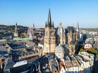 Das Bild zeigt die Skyline von Aachen. 